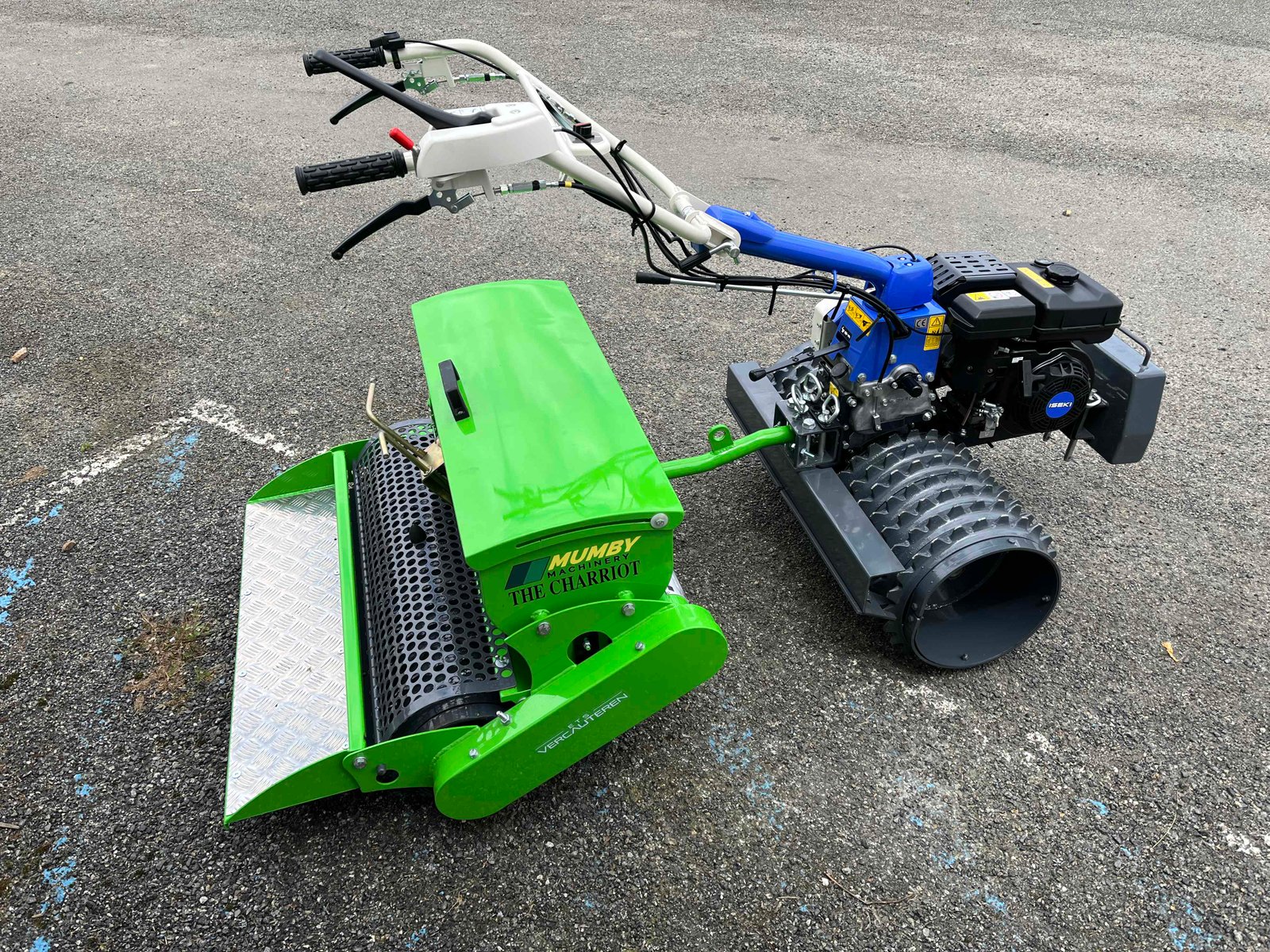 Engazonneuse automotrice MUMBY CHARRIOT et cellule ISEKI SA603 Blec CP36 cultipack seeder