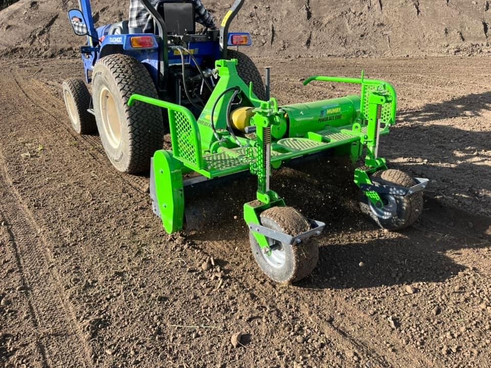 Mumby Power BOX RAKE, préparateur de gazons, ISEKI TLE